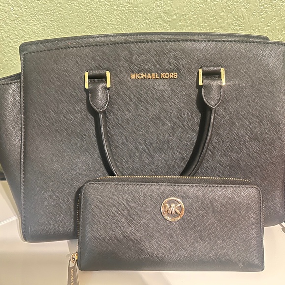 Michael Kors Handbags - Michael Kors Purse and wallet